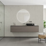 Een badkamer met Fibo wandpanelen van de collectie Cloudy Onyx zonder voeglijn