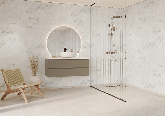 Schuin aanzicht van een badkamer met Fibo wandpanelen van de collectie Arctic Onyx zonder voeglijn