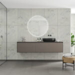 Een badkamer met Fibo wandpanelen van de collectie Arctic Onyx 60 x 80 cm