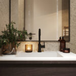 Een badkamer met Fibo wandpanelen van de collectie Pebble Granite zonder voeglijn