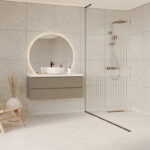 Een schuin aanzicht van een badkamer met Fibo wandpanelen van de collectie Pebble Granite 60 x 60 cm