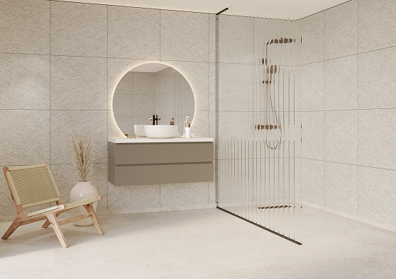 Een schuin aanzicht van een badkamer met Fibo wandpanelen van de collectie Pebble Granite 60 x 60 cm
