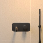 Een close up foto van een badkraan met op de muur Fibo wandpanelen van de collectie Salted Stone 60 x 60 cm