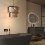 Schuin aanzicht van een badkamer met Fibo wandpanelen van de collectie Salted Stone 60 x 80 cm