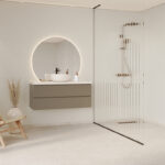 Schuin aanzicht van een badkamer met Fibo wandpanelen van de collectie Salted Stone zonder voeglijn