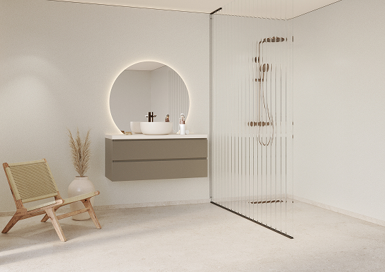 Schuin aanzicht van een badkamer met Fibo wandpanelen van de collectie Salted Stone zonder voeglijn