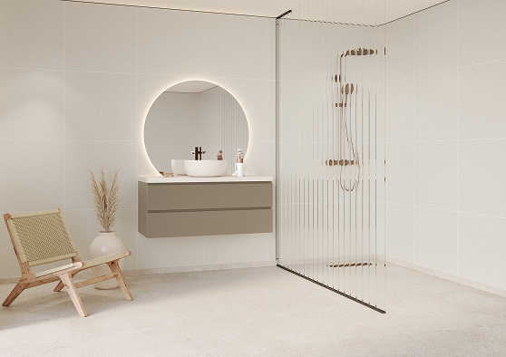 Schuin aanzicht van een badkamer met Fibo wandpanelen van de collectie Salted Stone 60 x 60 cm